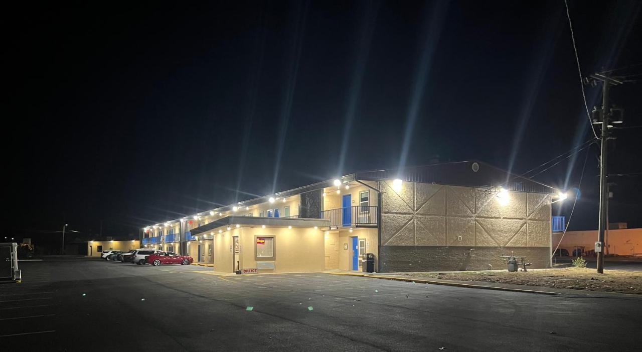 Super 8 By Wyndham Paducah I-24 Exit 4 Hotel Екстериор снимка