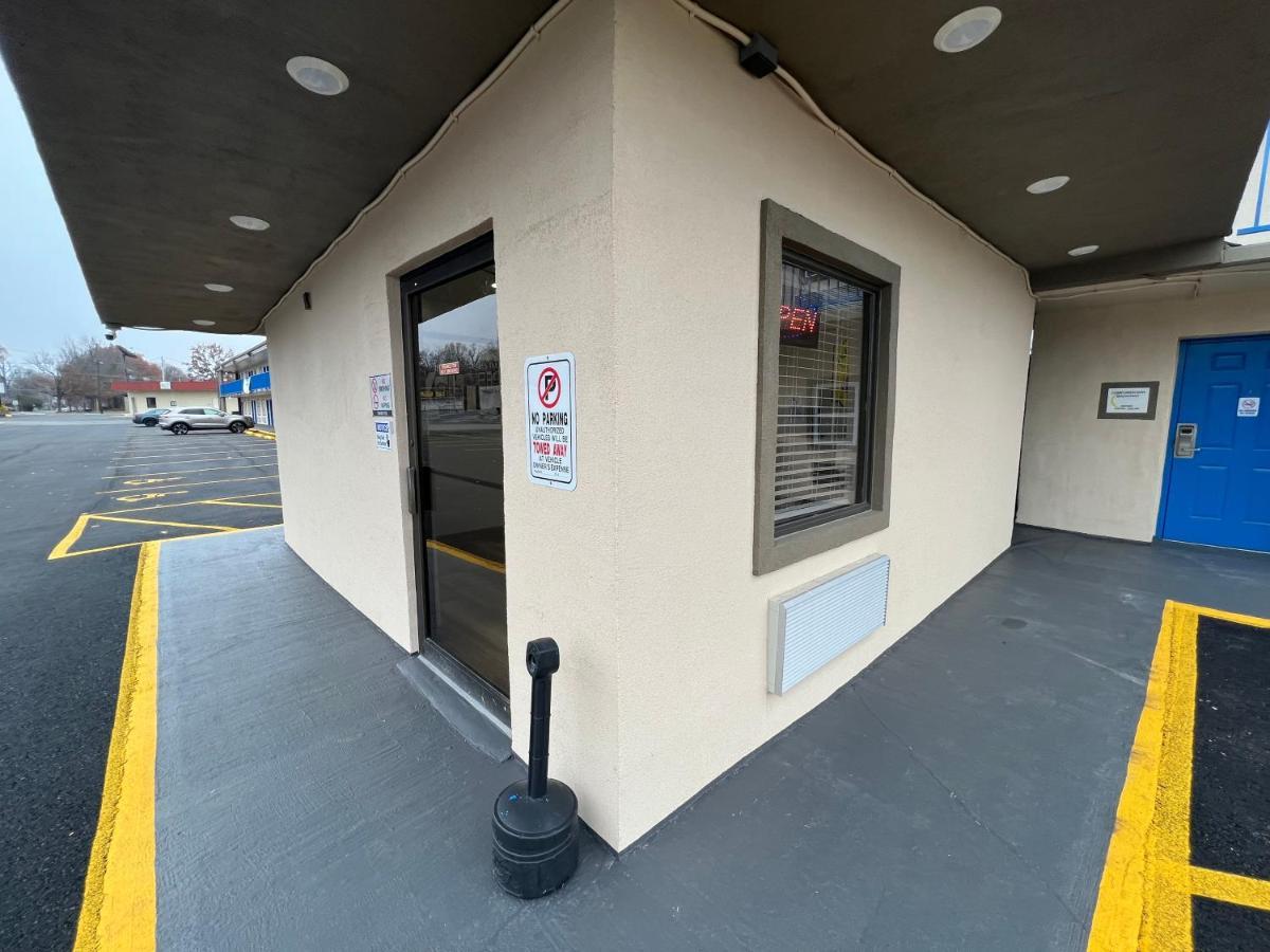 Super 8 By Wyndham Paducah I-24 Exit 4 Hotel Екстериор снимка
