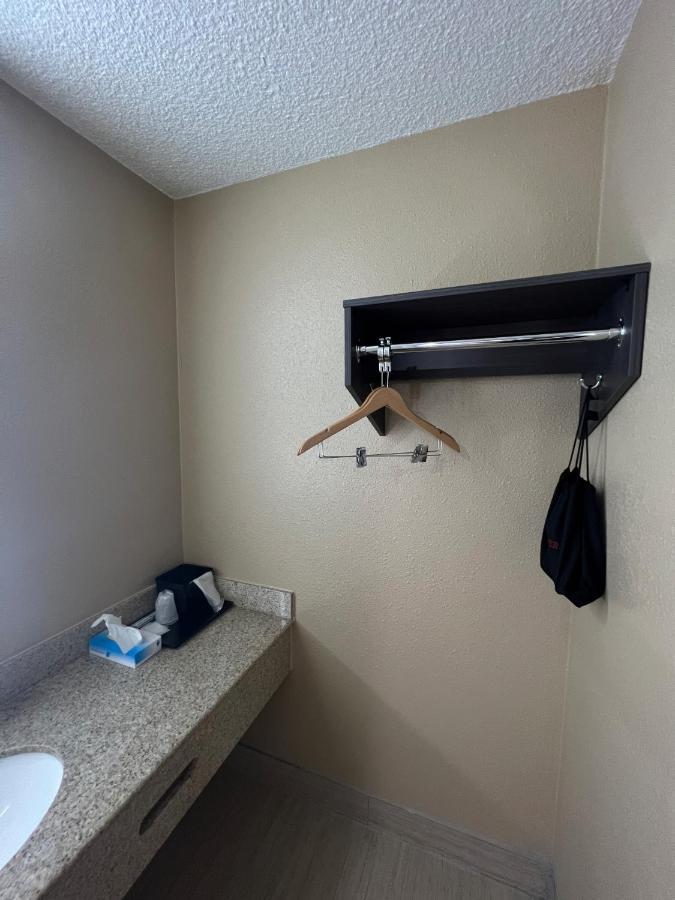 Super 8 By Wyndham Paducah I-24 Exit 4 Hotel Екстериор снимка