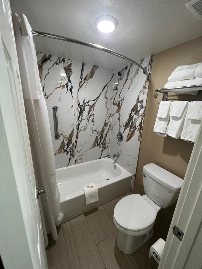 Super 8 By Wyndham Paducah I-24 Exit 4 Hotel Екстериор снимка