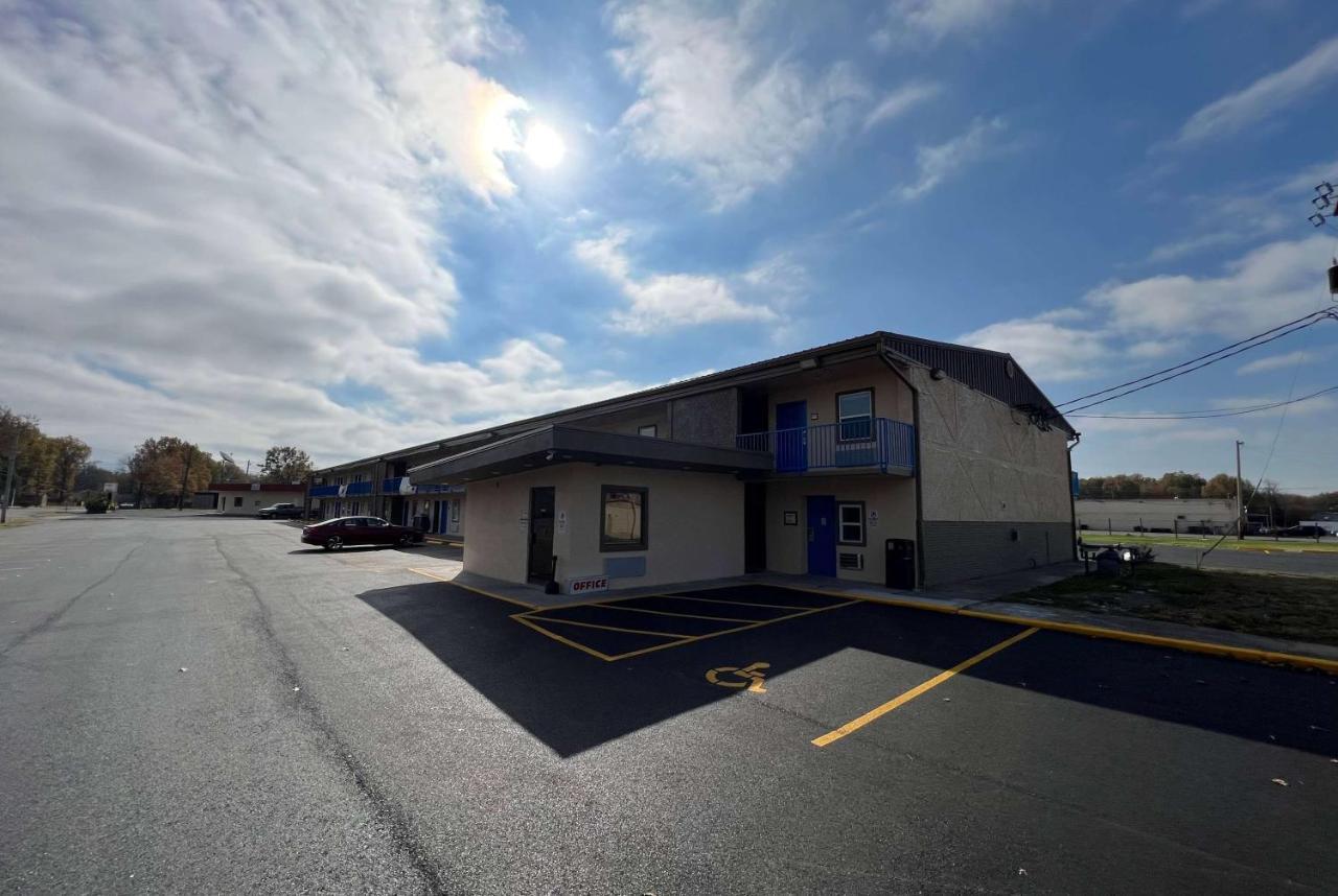 Super 8 By Wyndham Paducah I-24 Exit 4 Hotel Екстериор снимка