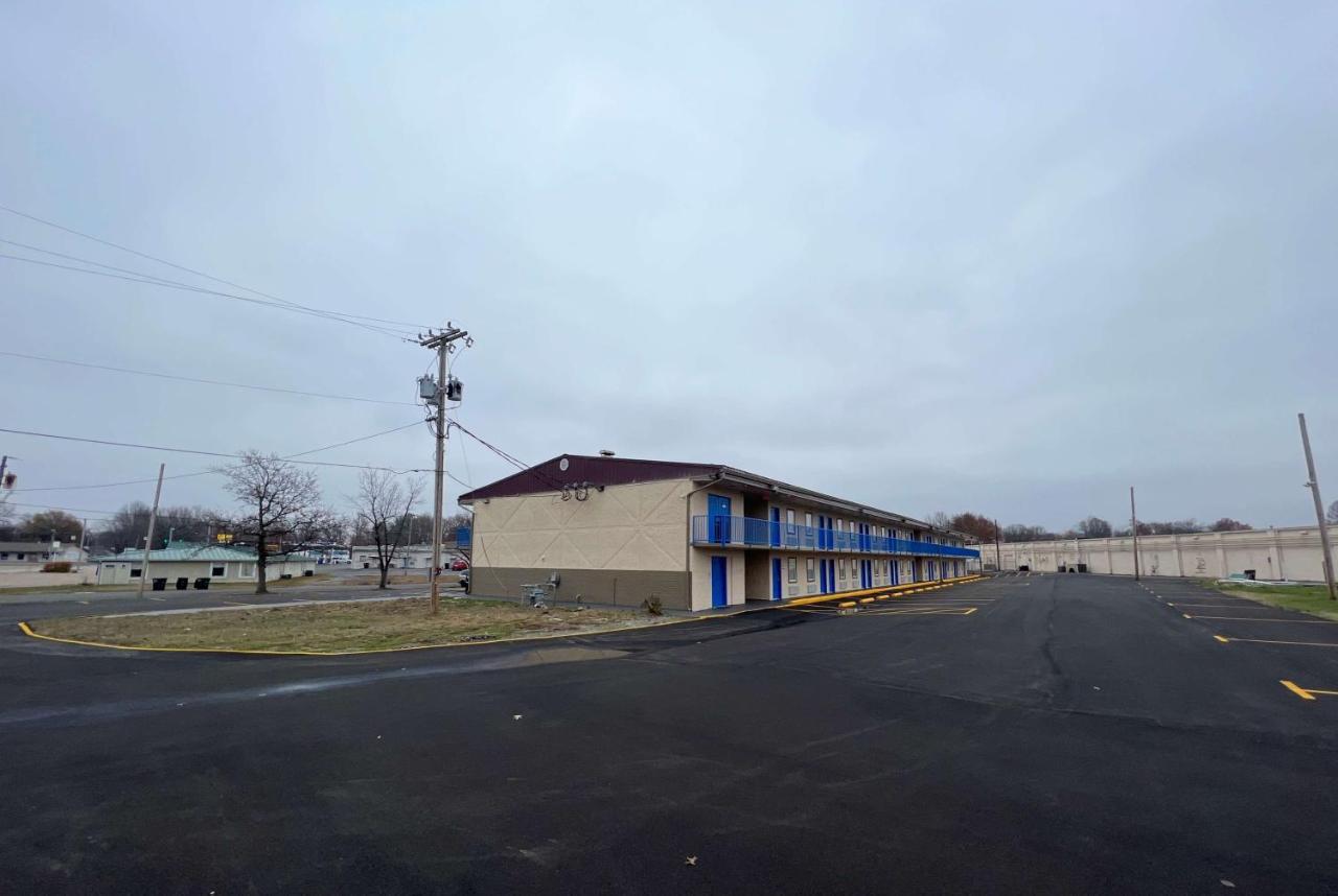 Super 8 By Wyndham Paducah I-24 Exit 4 Hotel Екстериор снимка