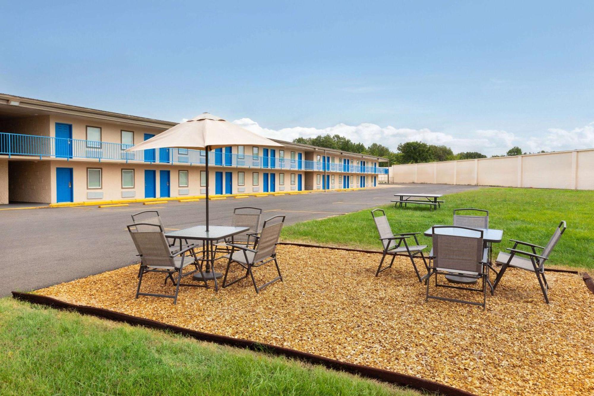 Super 8 By Wyndham Paducah I-24 Exit 4 Hotel Екстериор снимка