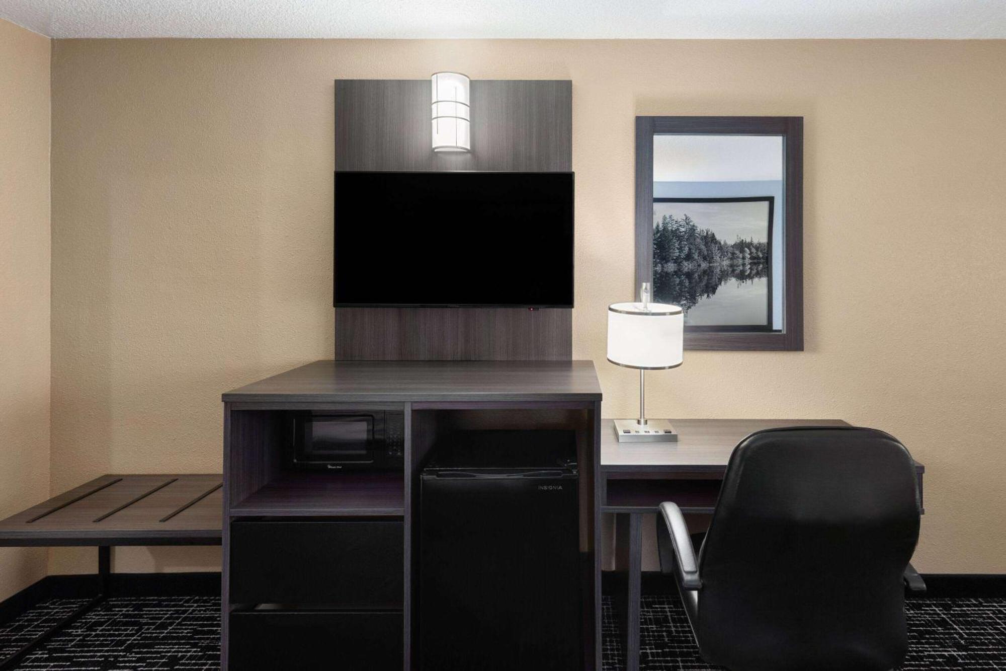 Super 8 By Wyndham Paducah I-24 Exit 4 Hotel Екстериор снимка