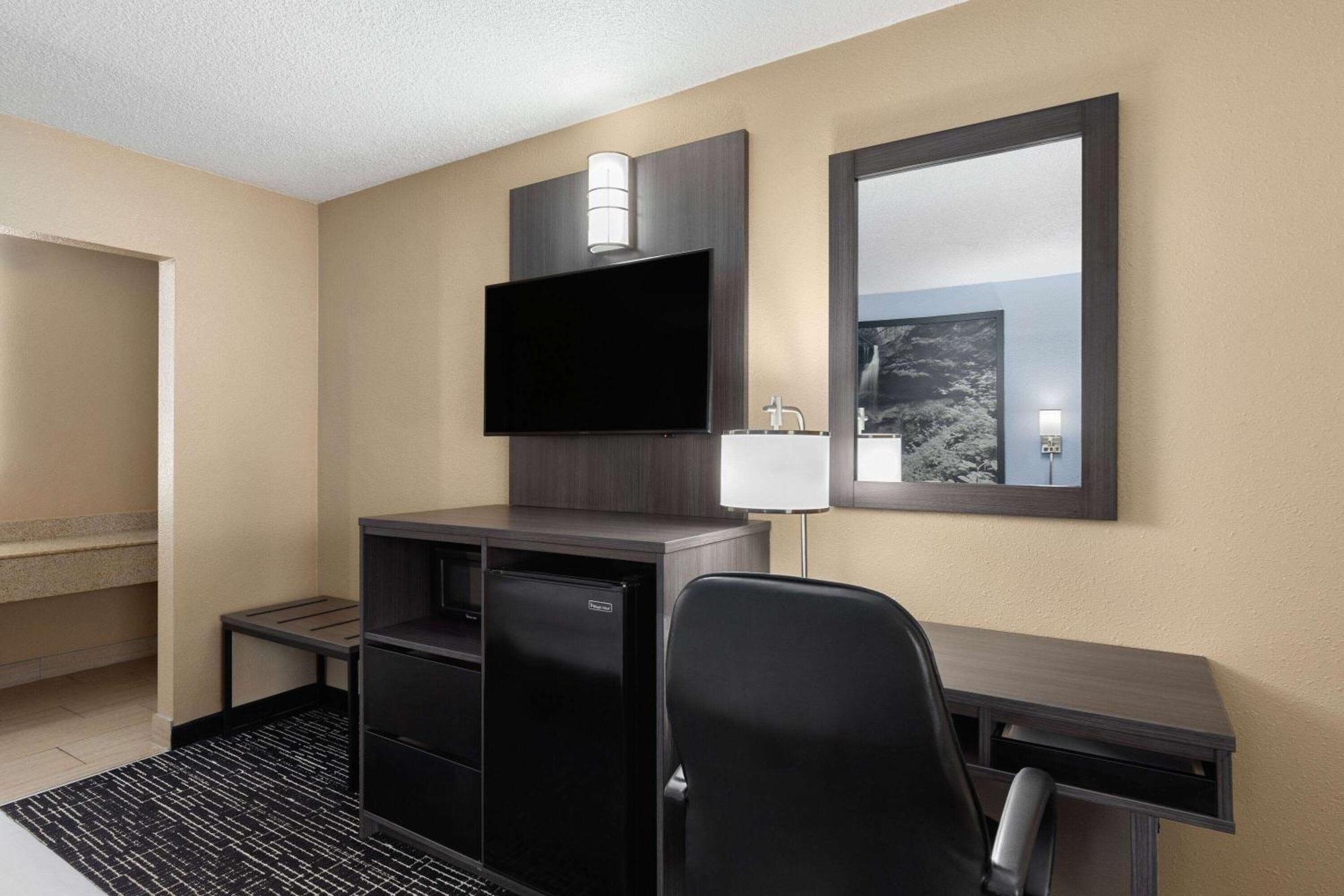 Super 8 By Wyndham Paducah I-24 Exit 4 Hotel Екстериор снимка